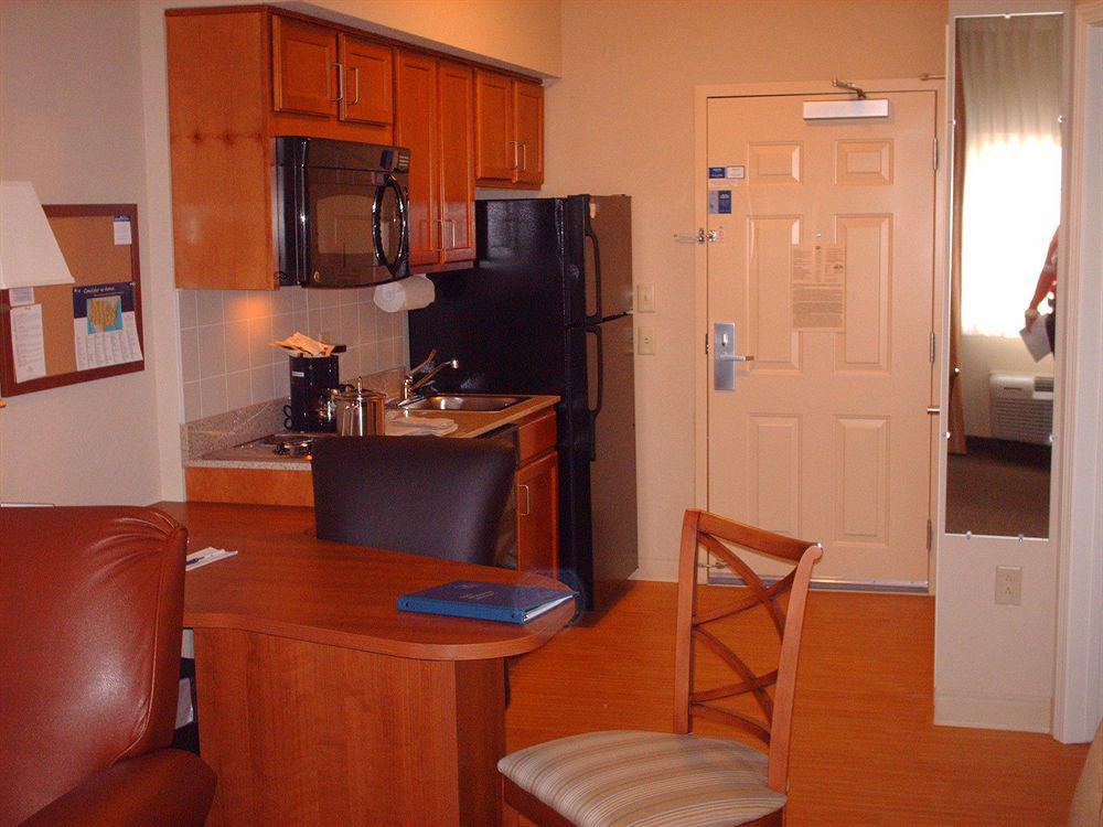 Candlewood Suites Warner Robins By Ihg Стая снимка